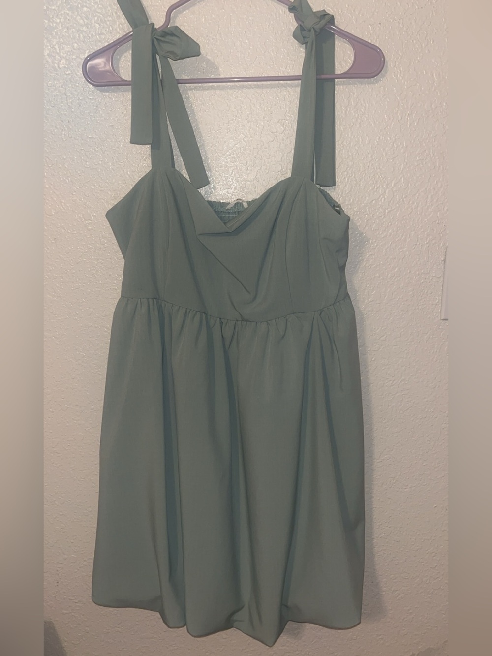 Tie strap Midi Dress in Sage Green’s - Picture 2 of 6